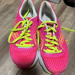 Hot pink saucony 6.5 sneakers
